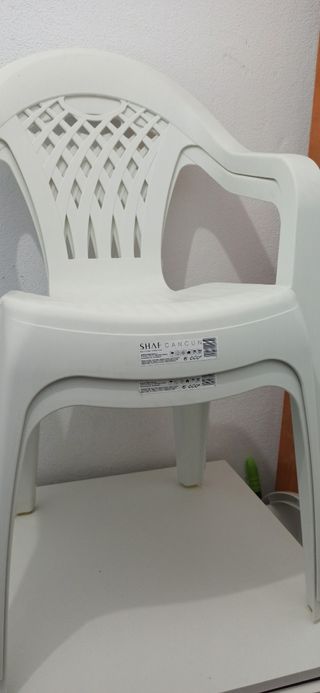 Mesa y sillas de exterior de plástico