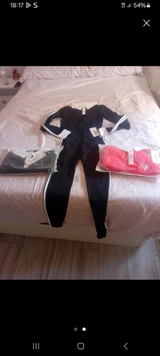 Conjunto deportivo reductor negro y rojo