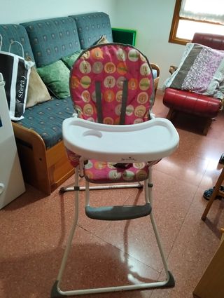 Trona de bebé OLMITOS con estampado infantil.