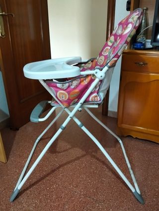 Trona de bebé OLMITOS con estampado infantil.