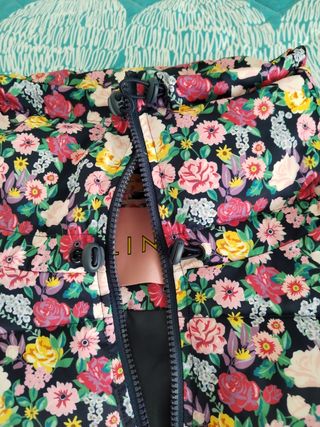 Abrigo corto acolchado estampado floral