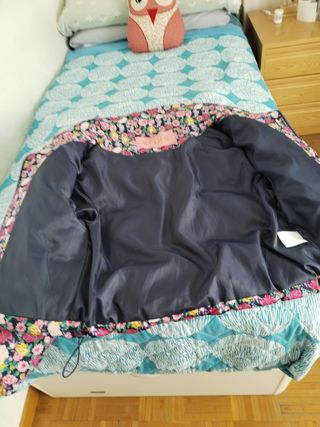 Abrigo corto acolchado estampado floral