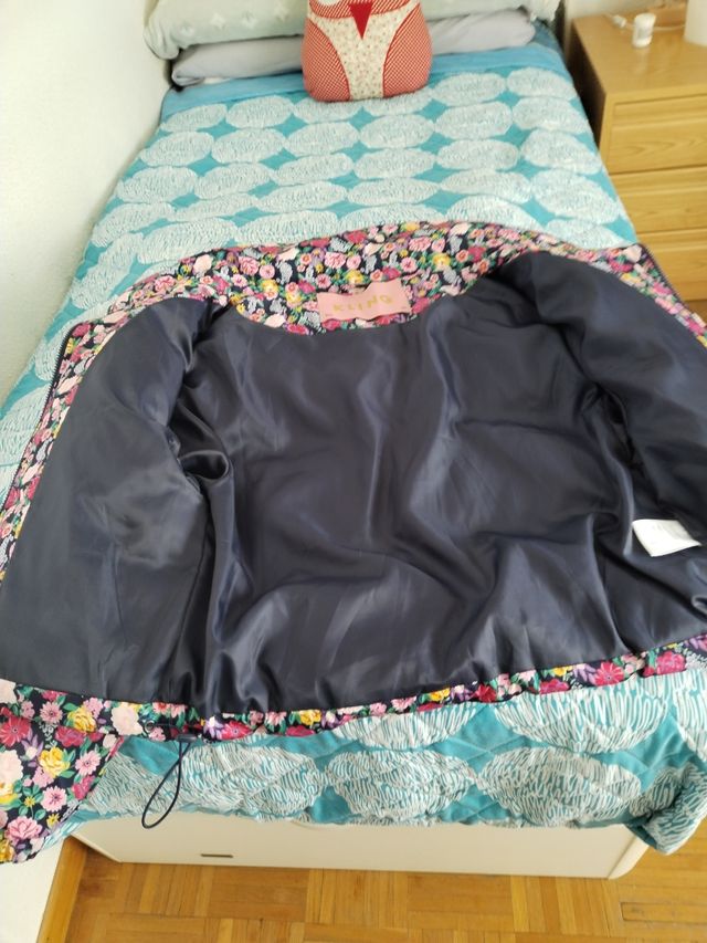 Abrigo corto acolchado estampado floral