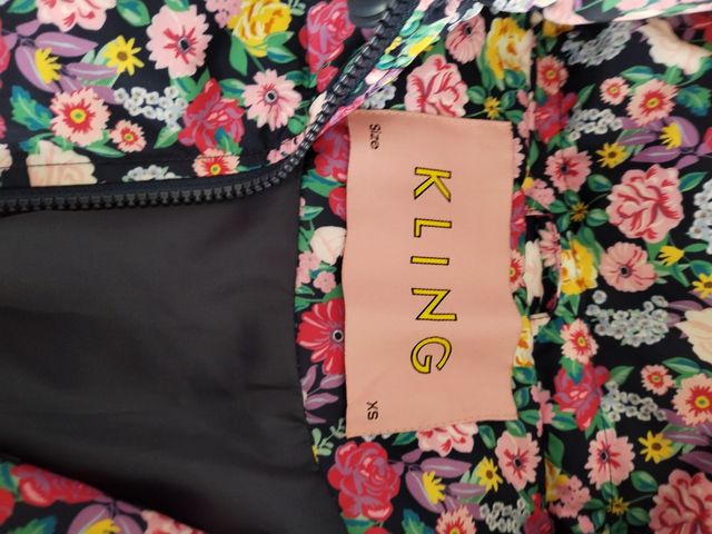 Abrigo corto acolchado estampado floral