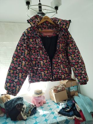 Abrigo corto acolchado estampado floral