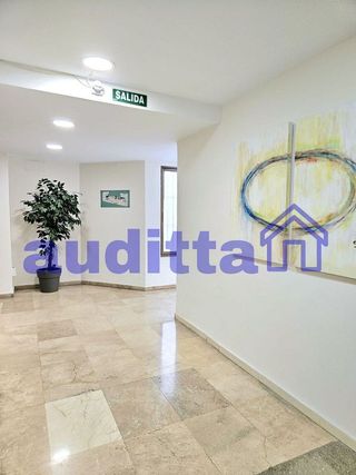 Oficina en alquiler en Los Remedios en Sevilla