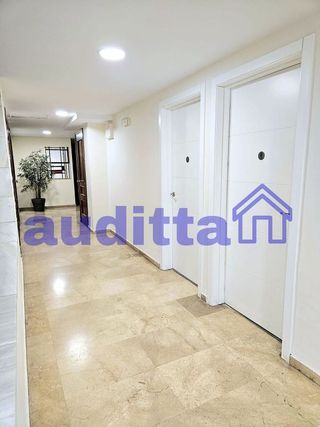 Oficina en alquiler en Los Remedios en Sevilla