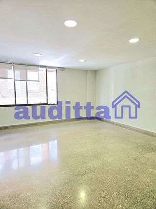 Oficina en alquiler en Los Remedios en Sevilla