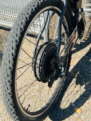 Bicicleta Eléctrica Negra y Naranja