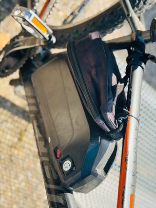 Bicicleta Eléctrica Negra y Naranja