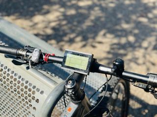 Bicicleta Eléctrica Negra y Naranja