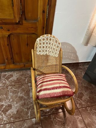 Mecedora infantil de mimbre