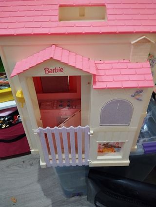 Casa de muñecas Barbie rosa