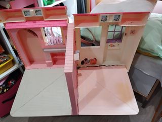 Casa de muñecas Barbie rosa