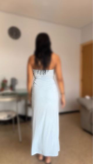 Vestido de fiesta azul pastel, corte asimétrico
