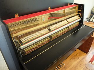 Piano Petrof Modelo 118