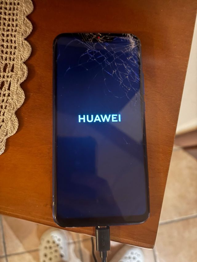 Huawei Mate 20 Lite con scatola
x pezzi/riparare