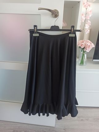 Falda negra bolera con volantes