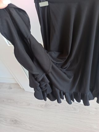 Falda negra bolera con volantes