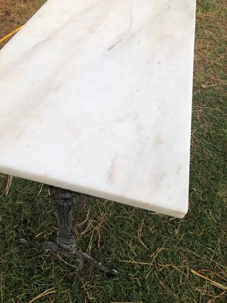 Mesa antigua mármol y metal
