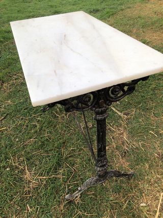 Mesa antigua mármol y metal
