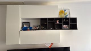 Mueble de pared blanco