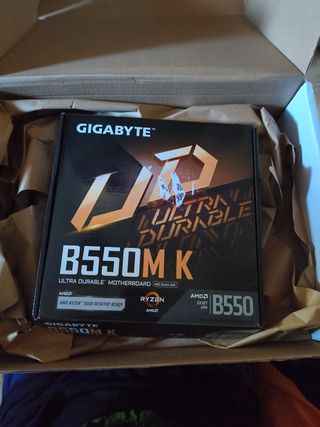 Gigabyte B550M K Placa Base
