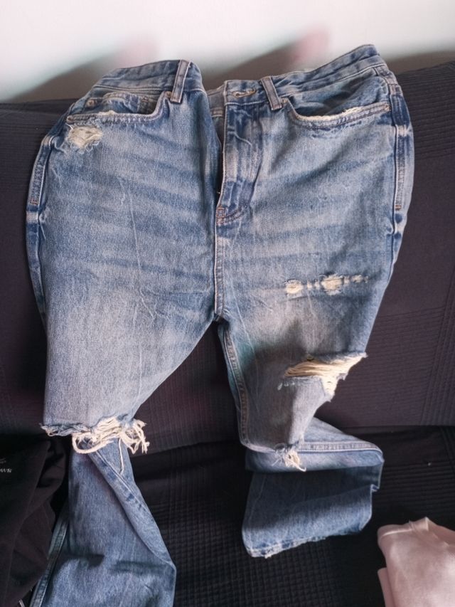 Sudadera Pull&Bear Negra, marron y pantalones