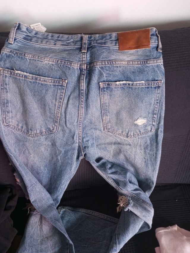 Sudadera Pull&Bear Negra, marron y pantalones