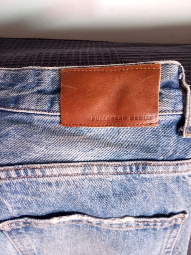 Sudadera Pull&Bear Negra, marron y pantalones