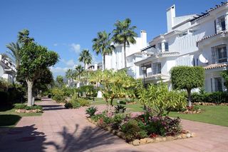 Piso en alquiler en Los Naranjos - Las Brisas en Marbella