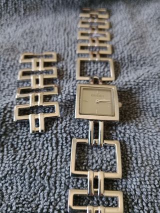 Reloj Gucci Dama Cuarzo Plata y Blanco
