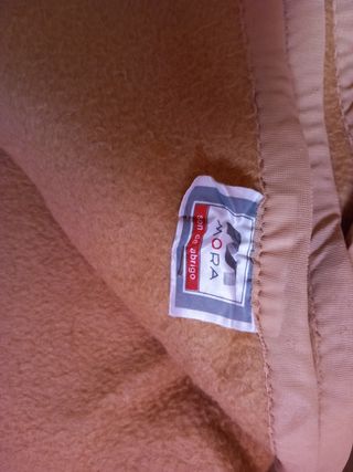 Manta Mora Beige. Para cama de 90
