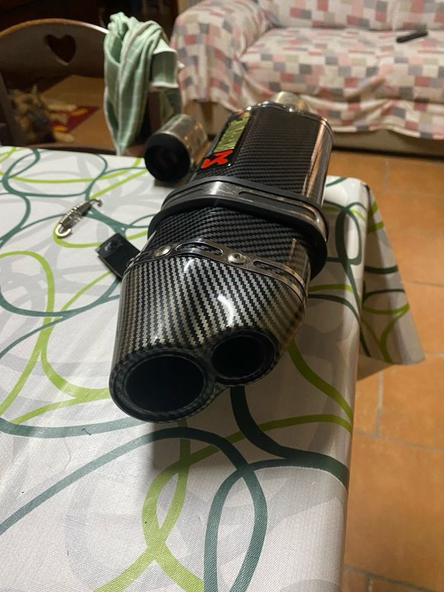 Terminale Akrapovic carbonio