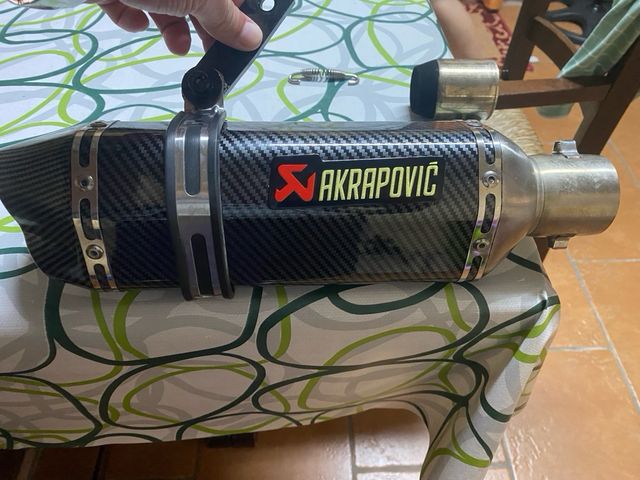 Terminale Akrapovic carbonio