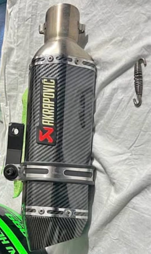 Terminale Akrapovic carbonio