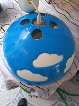 Lámpara infantil azul con nubes