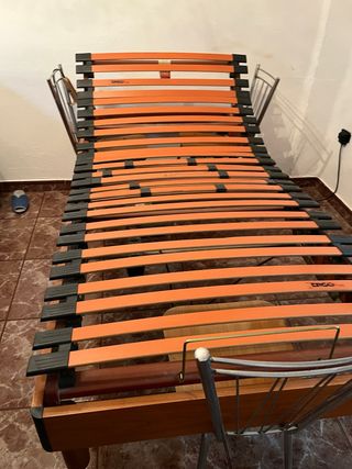 Cama eléctrica con somier de láminas