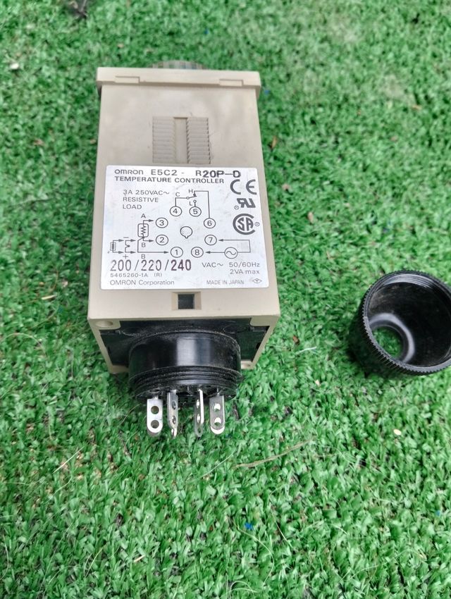 Controlador Temperatura Omron E5C2-R20P-D