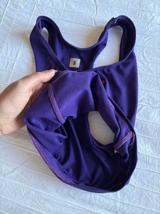 Top deportivo violeta y rosa de Ilico
