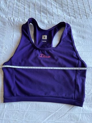 Top deportivo violeta y rosa de Ilico