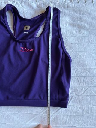 Top deportivo violeta y rosa de Ilico
