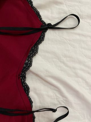 Top terciopelo con tirantes y encaje