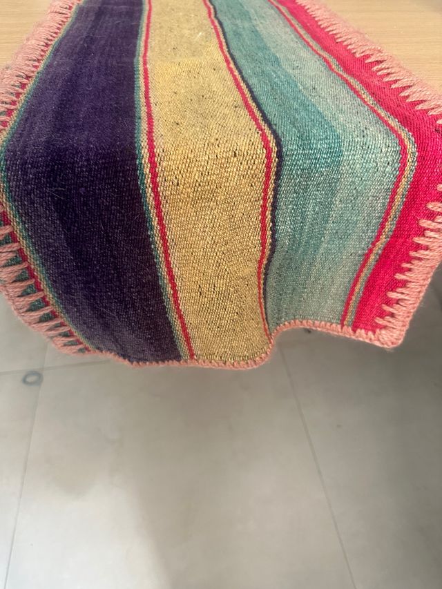 Camino de mesa tejido a mano multicolor. de Perú.