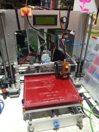Impresora 3D Plata y Roja