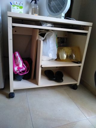 Escritorio auxiliar con ruedas