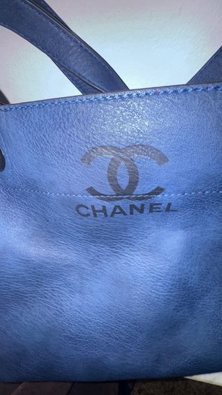 Borsa Chanel blu con interno rosso