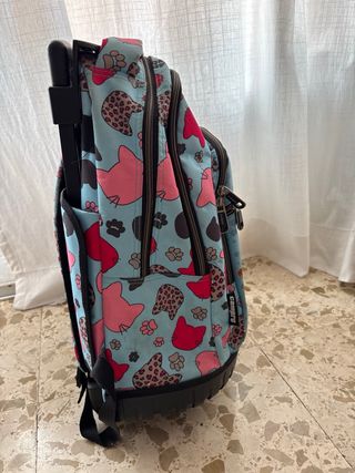 Mochila escolar con ruedas y diseño divertido