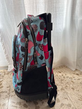 Mochila escolar con ruedas y diseño divertido