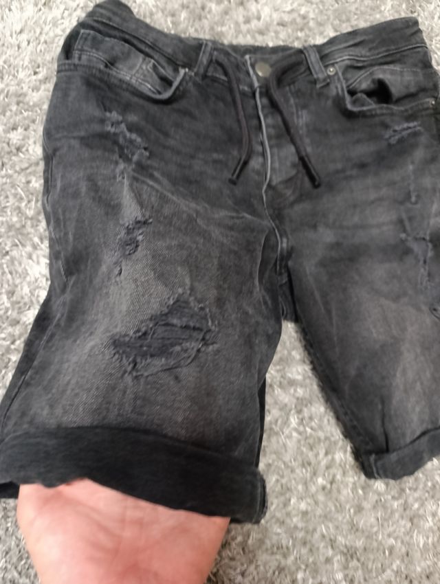 Pantalones cortos vaqueros rotos negros